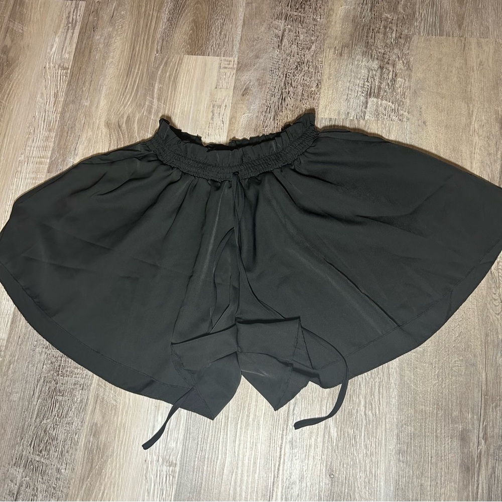 SHEIN Black Flowing Shorts with Elastic Waistband Small size 4